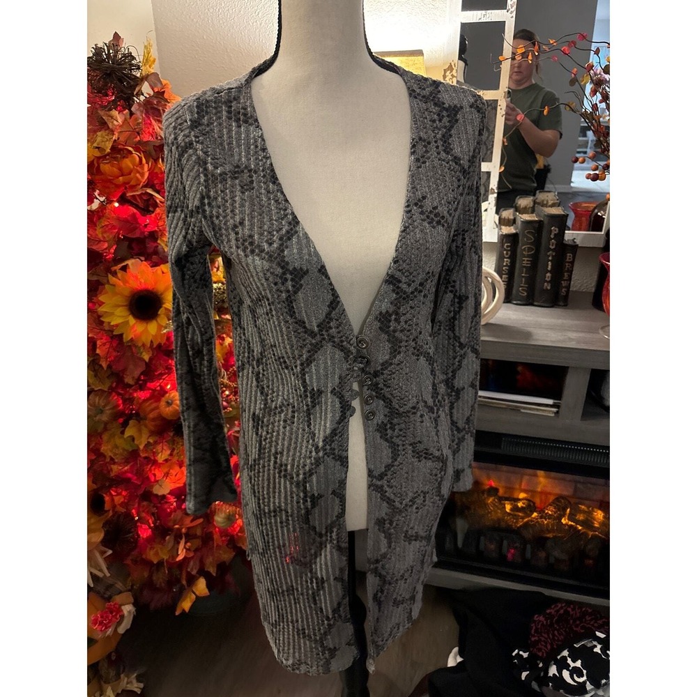 Day trip womens size small cardigan‎ duster snakeskin pattern